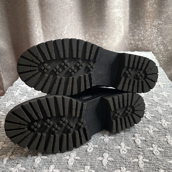 Boots - Picture 6 of 6